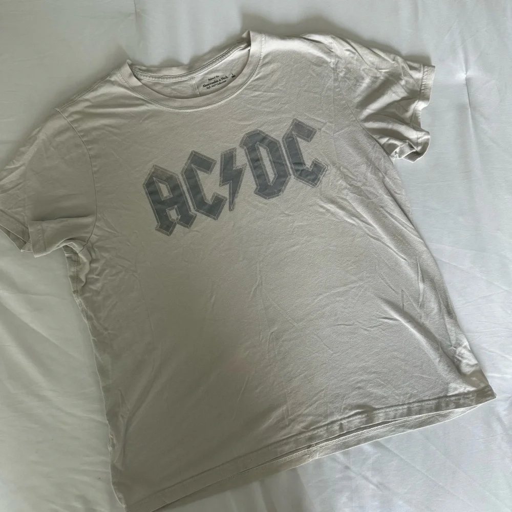 Abercrombie & Fitch AC/DC Cream Tee - Picture 2 of 6